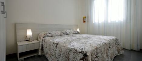 2 bedrooms, bed sheets