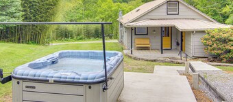 Private Hot Tub: Cottage Near Hikes & Pigeon River
