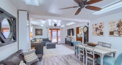 Group Getaway w/ Mtn Views: Home in Circleville!