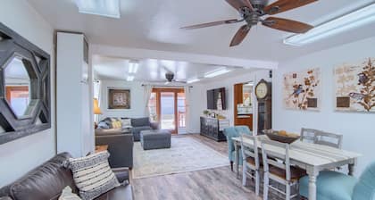 Group Getaway w/ Mtn Views: Home in Circleville!