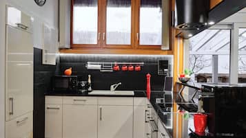 Refrigerador, microondas, horno, placa de cocina