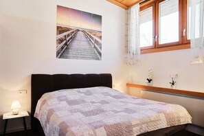 1 bedroom, WiFi, bed sheets