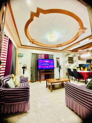 House, 3 Bedrooms, Smoking | Living room