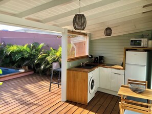 Fridge, microwave, stovetop, electric kettle