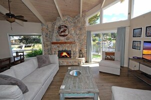 Casa, 3 habitaciones | Zona de estar | Servicios de streaming