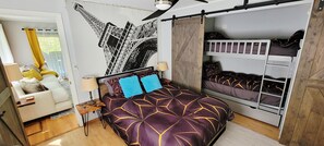 4 bedrooms, iron/ironing board, WiFi, bed sheets