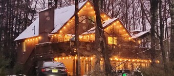 Getaway in the Hideout, Spacious 4BR Hideout Home w/ Deck, Resort Amenities