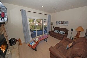 Condo, 2 Bedrooms | Living area