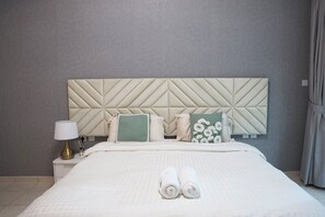 1 dormitorio, tabla de planchar con plancha, wifi y ropa de cama