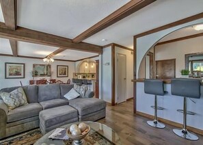 Maison, 3 chambres | Coin séjour