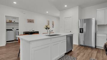 House, 3 Bedrooms | Interior