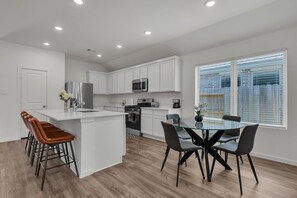 Hus - 3 sovrum | Eget kök | Kylskåp, ugn, kaffe- och tebryggare och brödrost