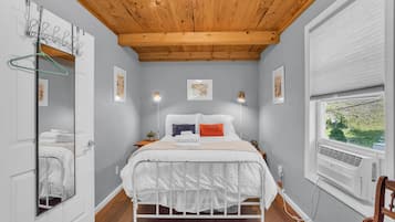 Chalet rustique, 2 chambres | 2 chambres, espace de travail pour ordinateurs portables