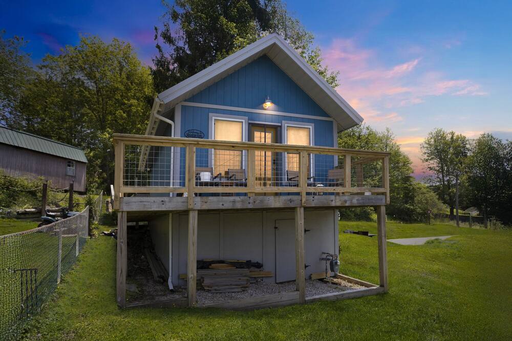 Mountain Koru Near Trails & Town 2 Bedroom Cabin