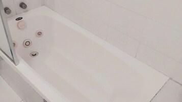 Chalé luxo | Banheira de hidromassagem particular