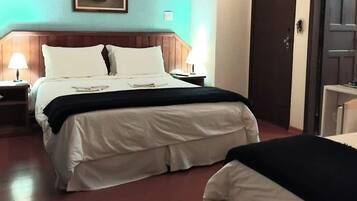 Quarto triplo luxo | Frigobar, individualmente decorados, individualmente mobiliados