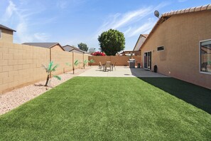 Casa, 3 habitaciones | Restaurante al aire libre