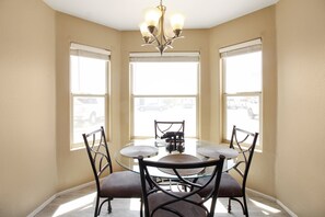 House, 3 Bedrooms | Dining