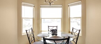 3 Bedrooms Near State Farm Stadium Pets