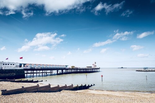 2bed 2shower beachfront basement apartment