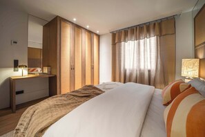 2 bedrooms, iron/ironing board, WiFi, bed sheets - Stylish Apartment in Recoletos (Madrid)