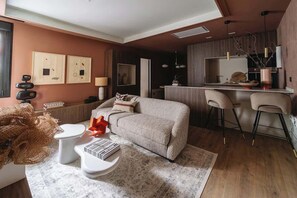 TV, offices - Stylish Apartment in Recoletos (Madrid)