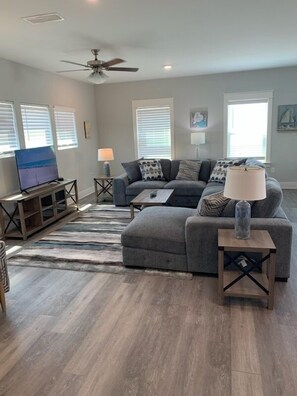 House, 5 Bedrooms | Living area | Smart TV, streaming services