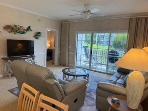 Condo, 2 Bedrooms | Living area