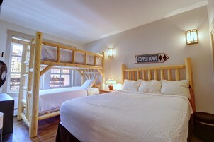 2 habitaciones, escritorio y espacio para trabajar con laptop 