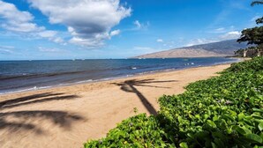 A beach with clear skies, calm waters, and distant mountains. - Maalaea Surf C2 1 Bedroom Condo (Kihei)