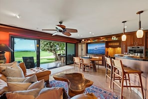Condo, 1 Bedroom | Living area