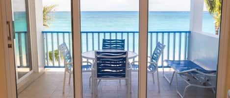 Villa, 2 Bedrooms | Dining