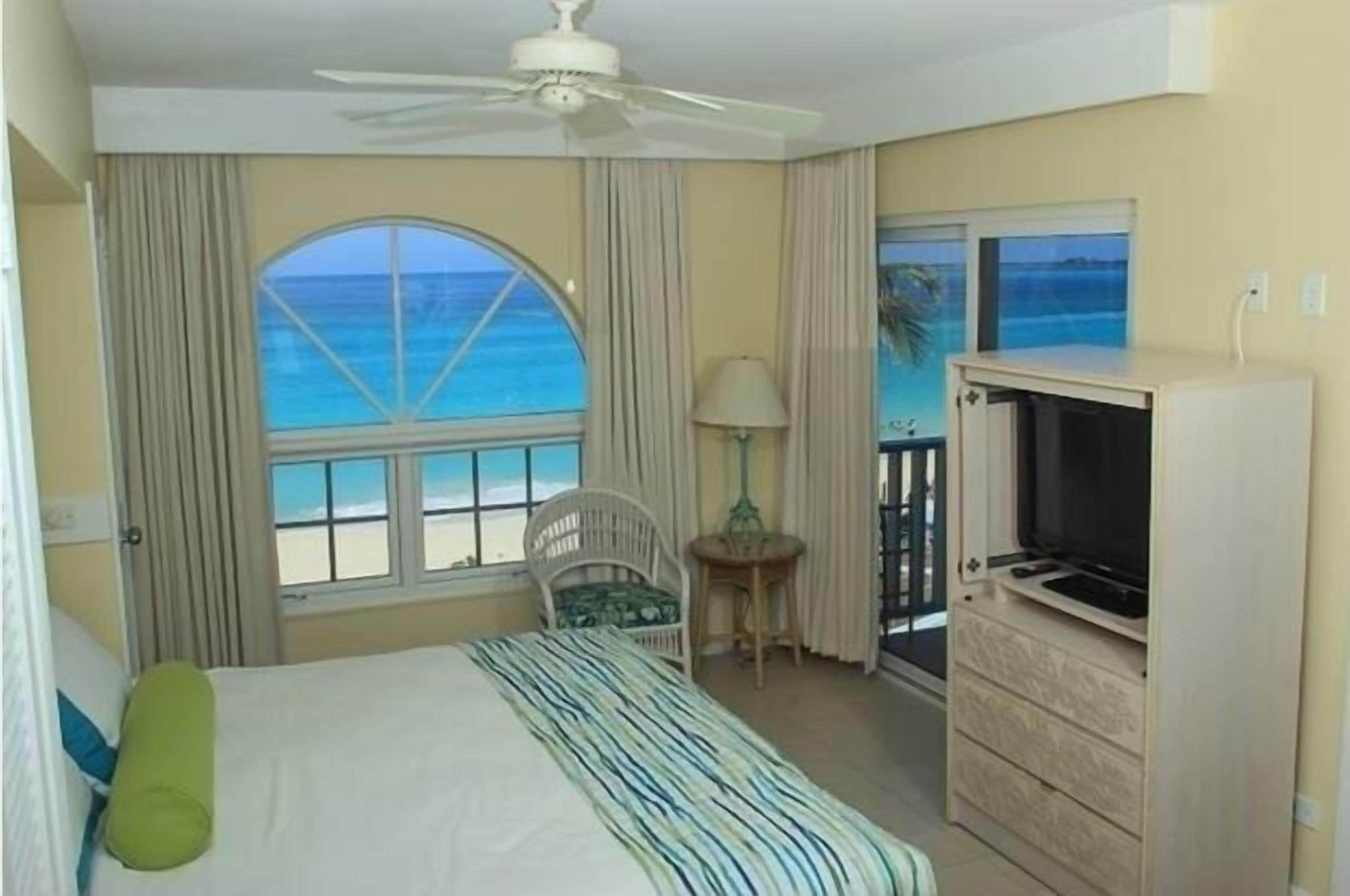 Villa, 2 Bedrooms | Minibar, desk, laptop workspace, free WiFi