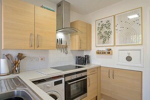 Refrigerador, microondas, horno y lavavajillas 