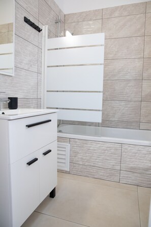 Apartment, Accessible | 16 bedrooms - Valentina Singles (Paphos)