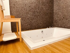 Whirlpool, Haartrockner, Bidet, Seife
