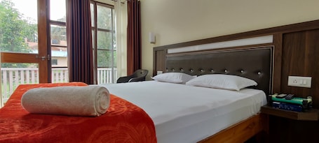10 chambres, Wi-Fi, draps fournis. 10-bedroom bed & breakfast in phenomenal Jabalpur New Bhedaghat with AC