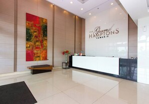 Apartment, 2 Bedrooms, Accessible, Patio | Lobby