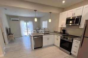 Fridge, microwave, oven, stovetop - 191 Anchorage B - Short or Long Term by the Beach (Fort Myers Beach)