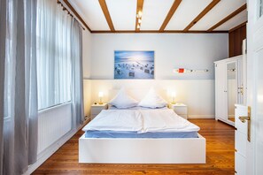 1 bedroom, iron/ironing board, WiFi, bed sheets - Apartment 'Äquator' with Shared Terrace, Shared Garden and Wi-Fi (Lübeck Travemünde)