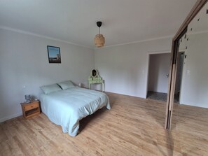 6 bedrooms, travel crib, WiFi - Gite O Pré'Vert, Gîte Ô Pré'Vert. Group gite, tourist rental in Le Poiré Sur Vie in the Vendée. G... (Le Poiré-sur-Vie)