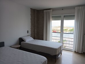 3 chambres, fer et planche à repasser, Wi-Fi, draps fournis