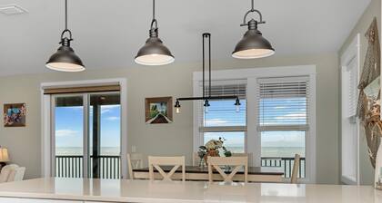 ☀️Beachfront with Private Pool | 🐾Pet-Friendly🐾 | Seminole Wind☀️