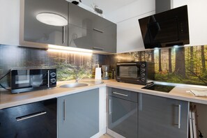 Refrigerador, microondas, horno, placa de cocina