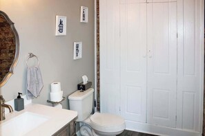 Shower, hair dryer, towels - NULU/Butchertown Neat and Twisted Salon/Spa (Louisville)