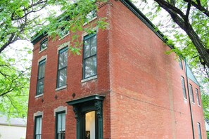 Exterior - NULU/Butchertown Neat and Twisted Salon/Spa (Louisville)