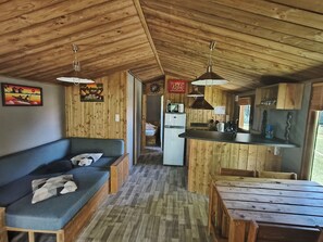 Bungalow familiare, vista giardino | Area soggiorno