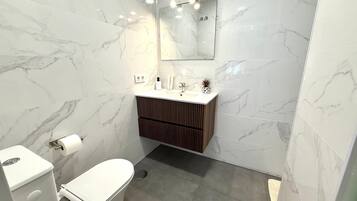 Hårtork och handdukar