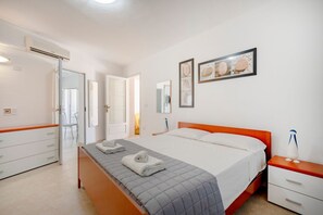 2 bedrooms, iron/ironing board, travel cot