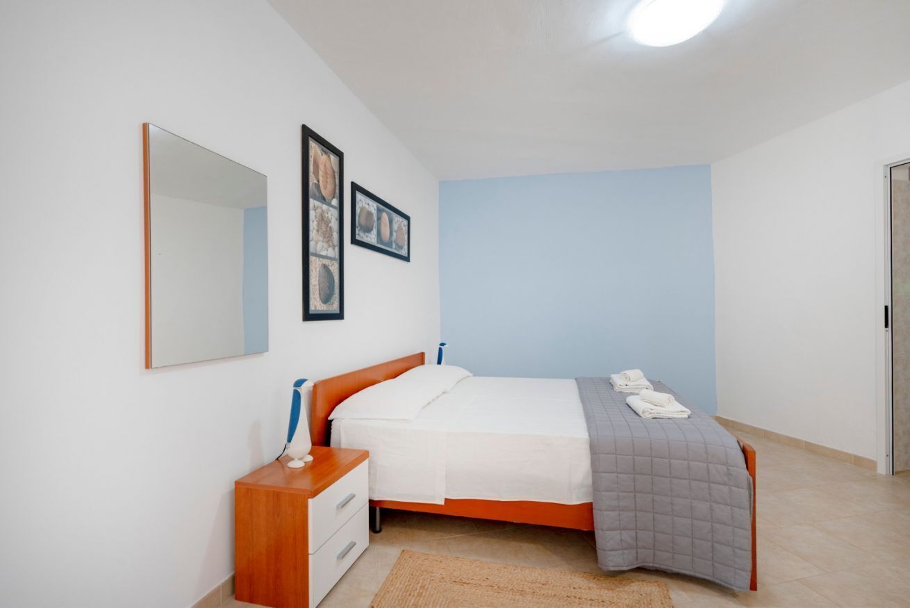 2 bedrooms, iron/ironing board, travel crib